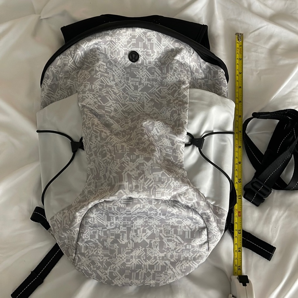 Lululemon backpack- excellent condition